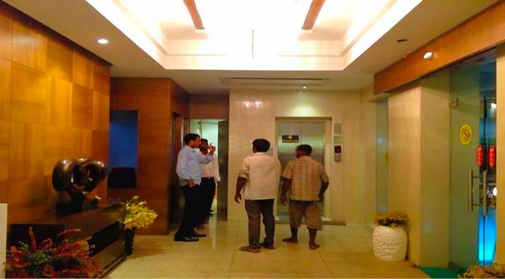 Kākināda Hotel Srivatsa מראה חיצוני תמונה